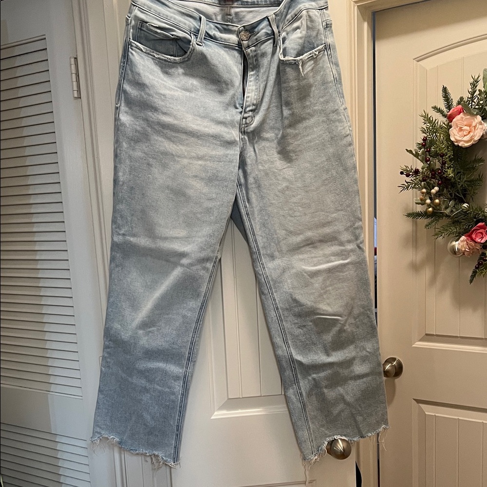 ARULA Light Wash Jeans